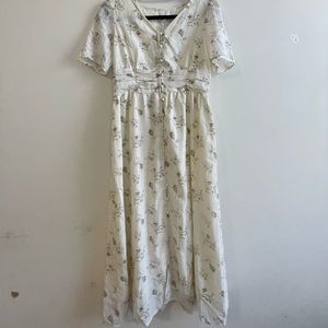 Beautiful dress , very modest and feminine